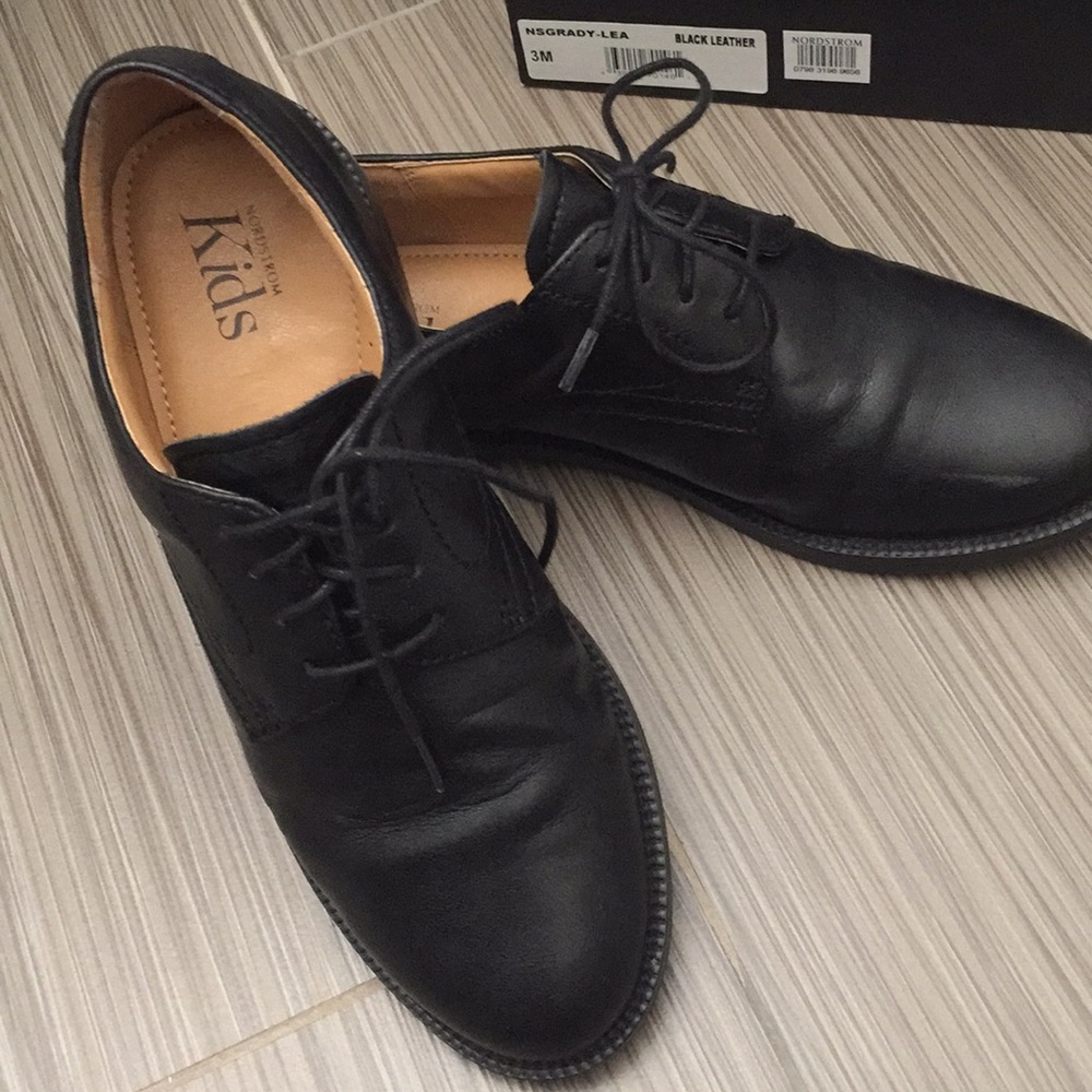 Dress boys shoes